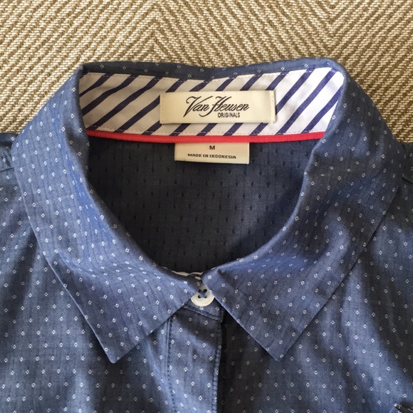 Van Heusen chambray with small diamond pattern. - Picture 4 of 6